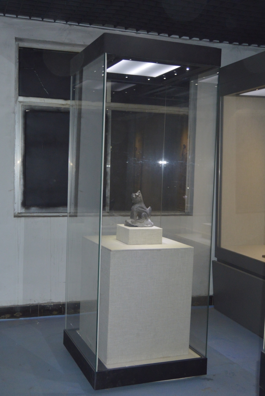 大連恒藝空間展柜制作工廠 專業定制博物館陳列柜、獨立展柜與沿墻柜